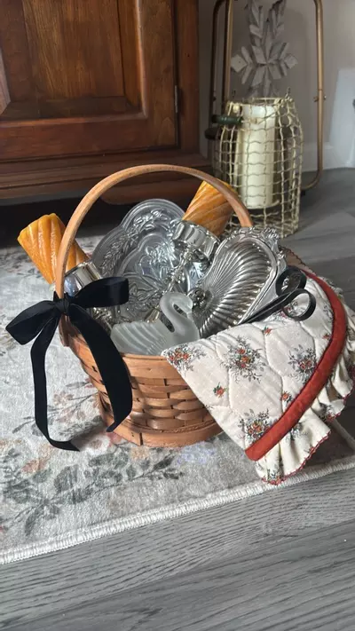 plant/vintage silver basket-0-thumbnail