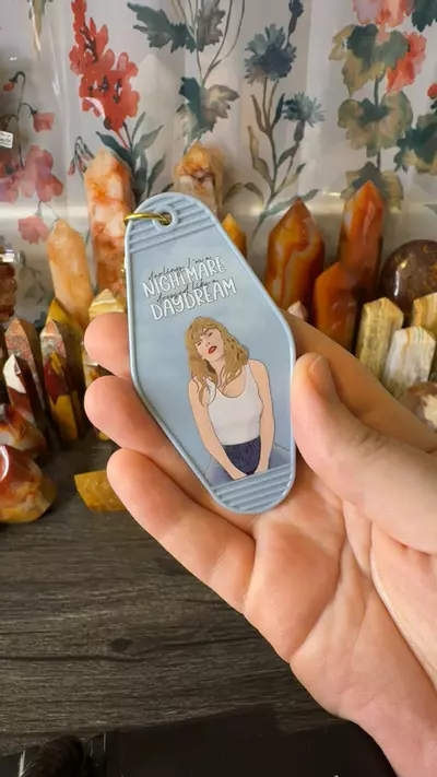 plant/$10 | TS Keychain - Blank Space 1989 TV-0-thumbnail