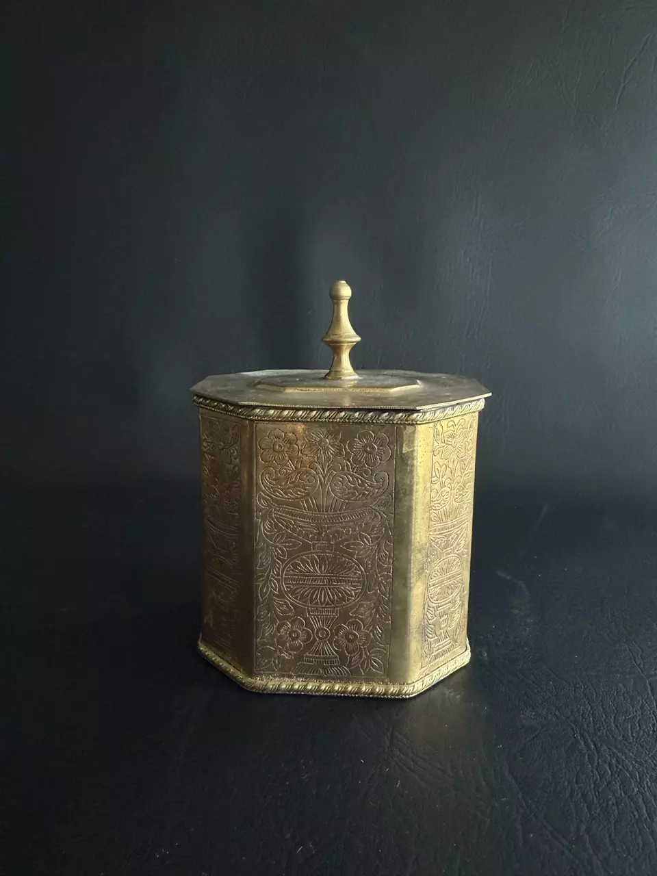 plant/Vintage Embossed Brass Tea Caddy Box with a Lid-0