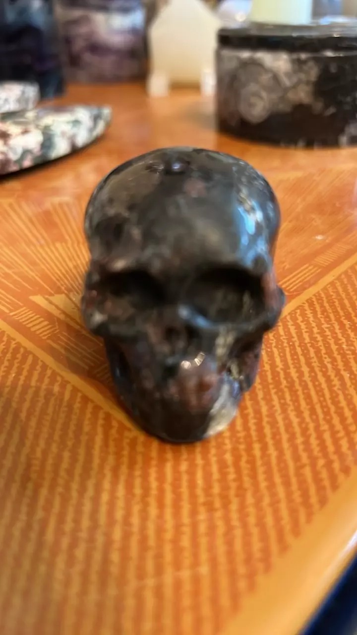 plant/Garnet skull 1.5 x 2”-0