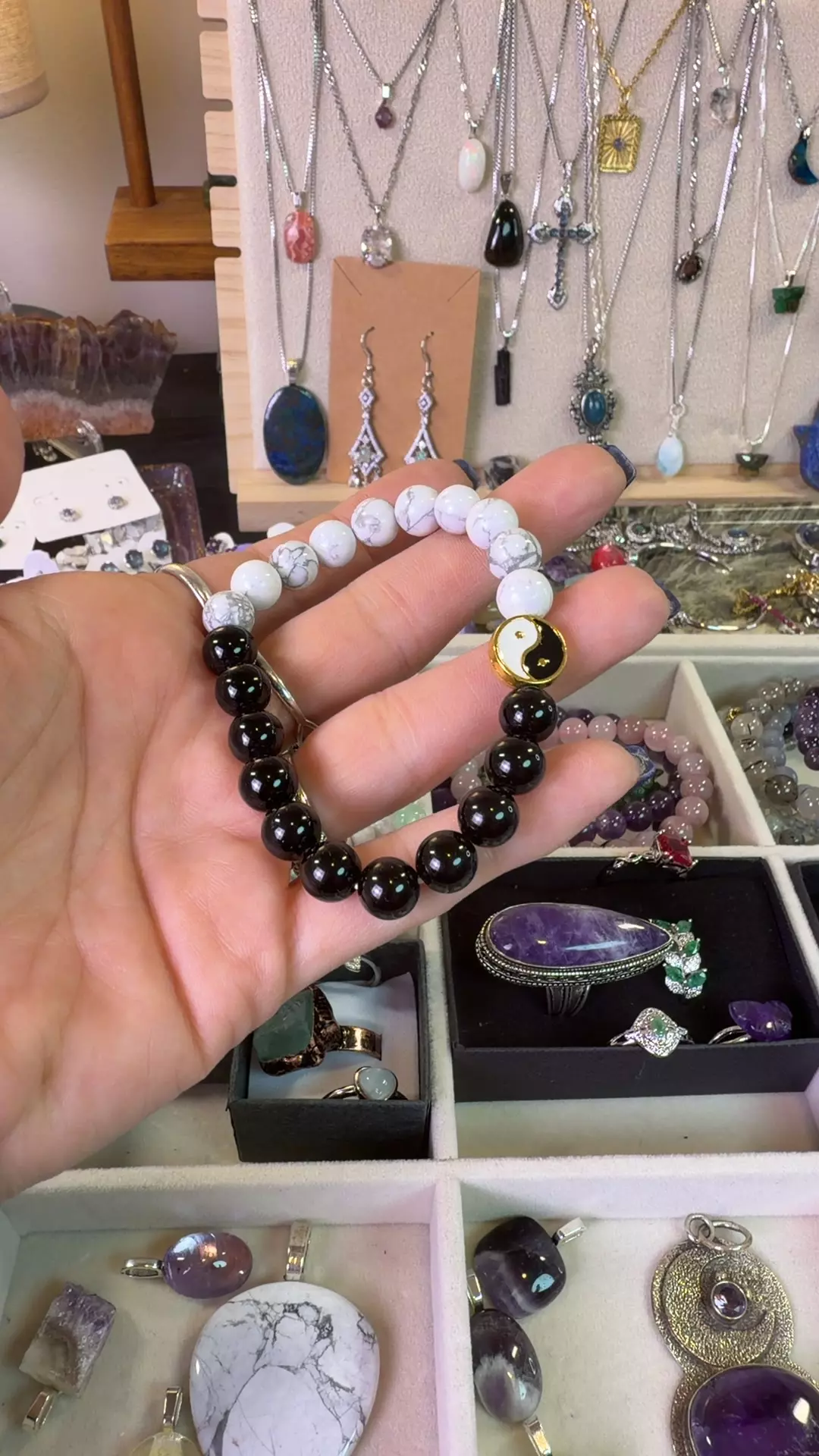 plant/8mm howilite and obsidian ying yang-0