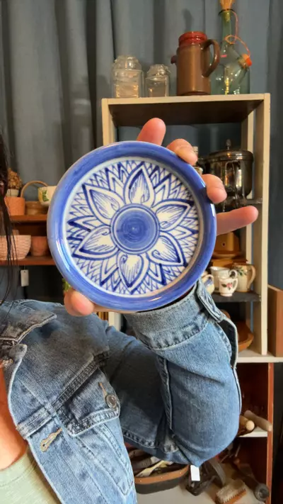 plant/hand painted blue and white butter pat-0-thumbnail