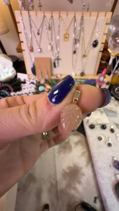 plant/leaf sunstone pendant-0-thumbnail