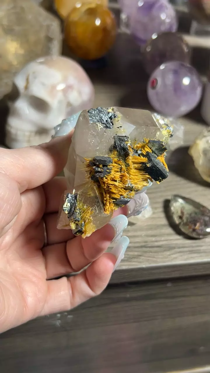 plant/rutile hematite quartz-0