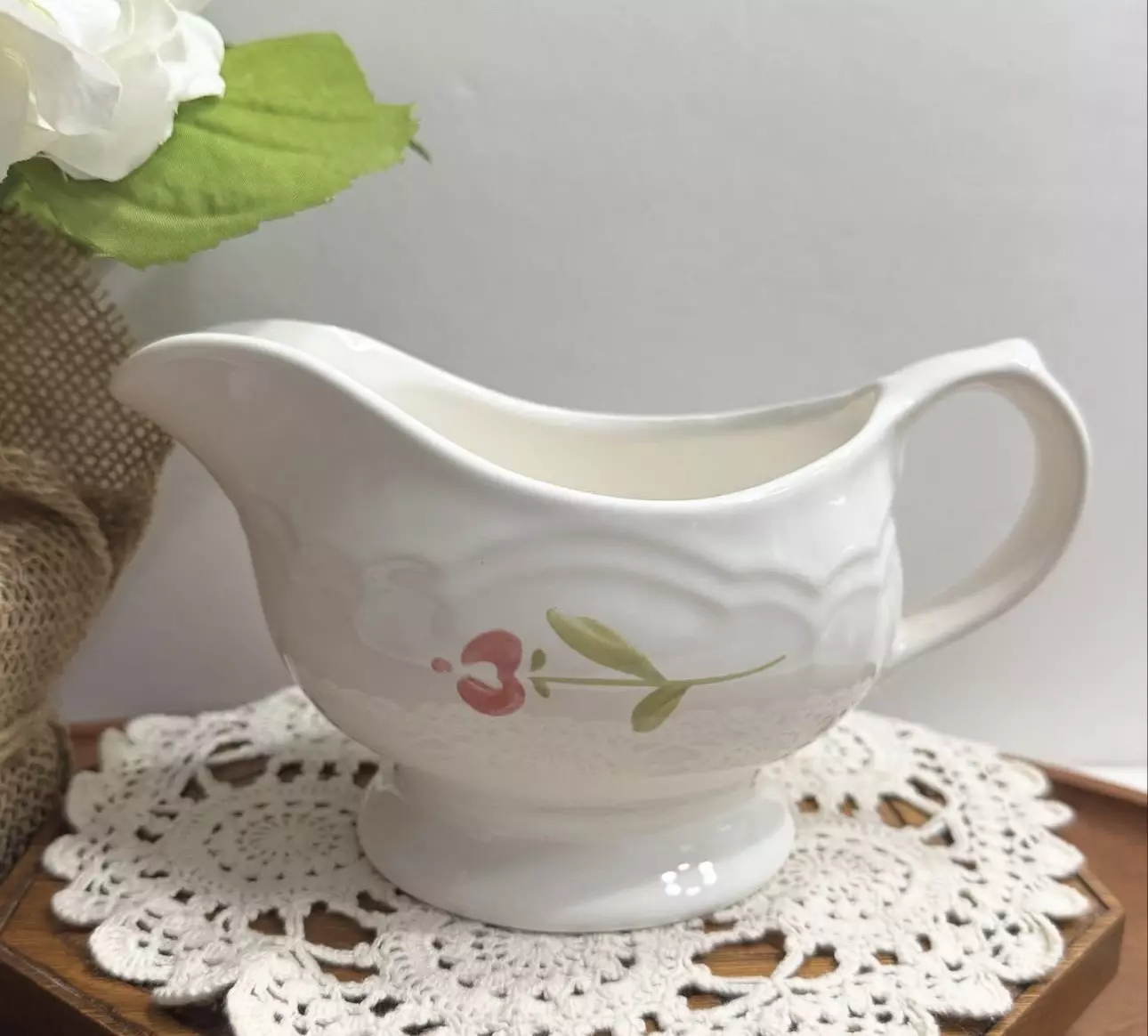 plant/Pfaltzgraff Garland gravy boat-0
