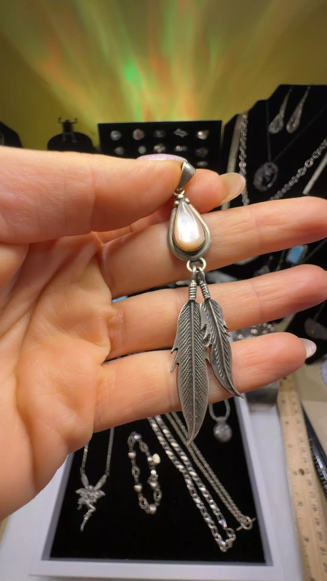 plant/Vintage sterling Navajo pink mother-of-pearl pendant with feathers-0