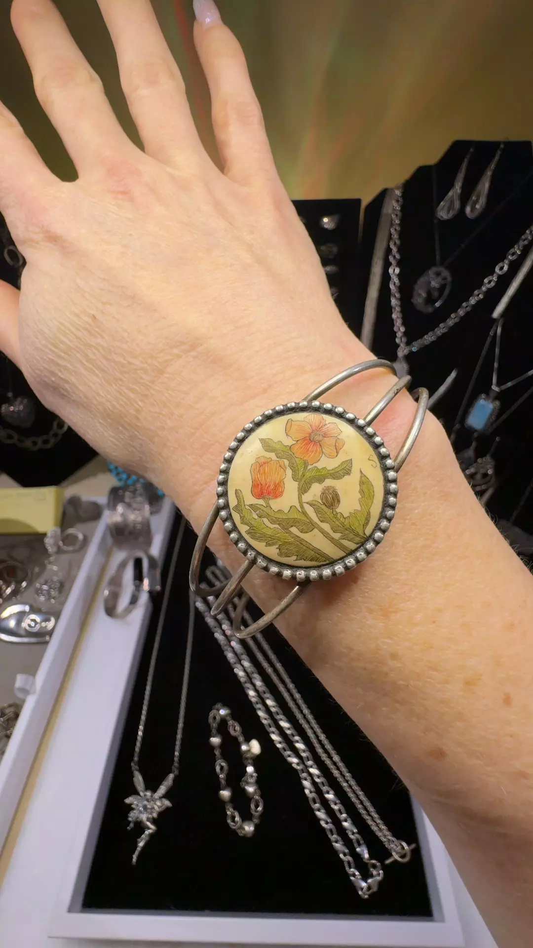 plant/Spectacular vintage artisan sterling cuff with scrimshaw poppies.-0