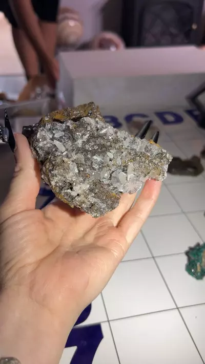 plant/mouse ear calcite-0-thumbnail