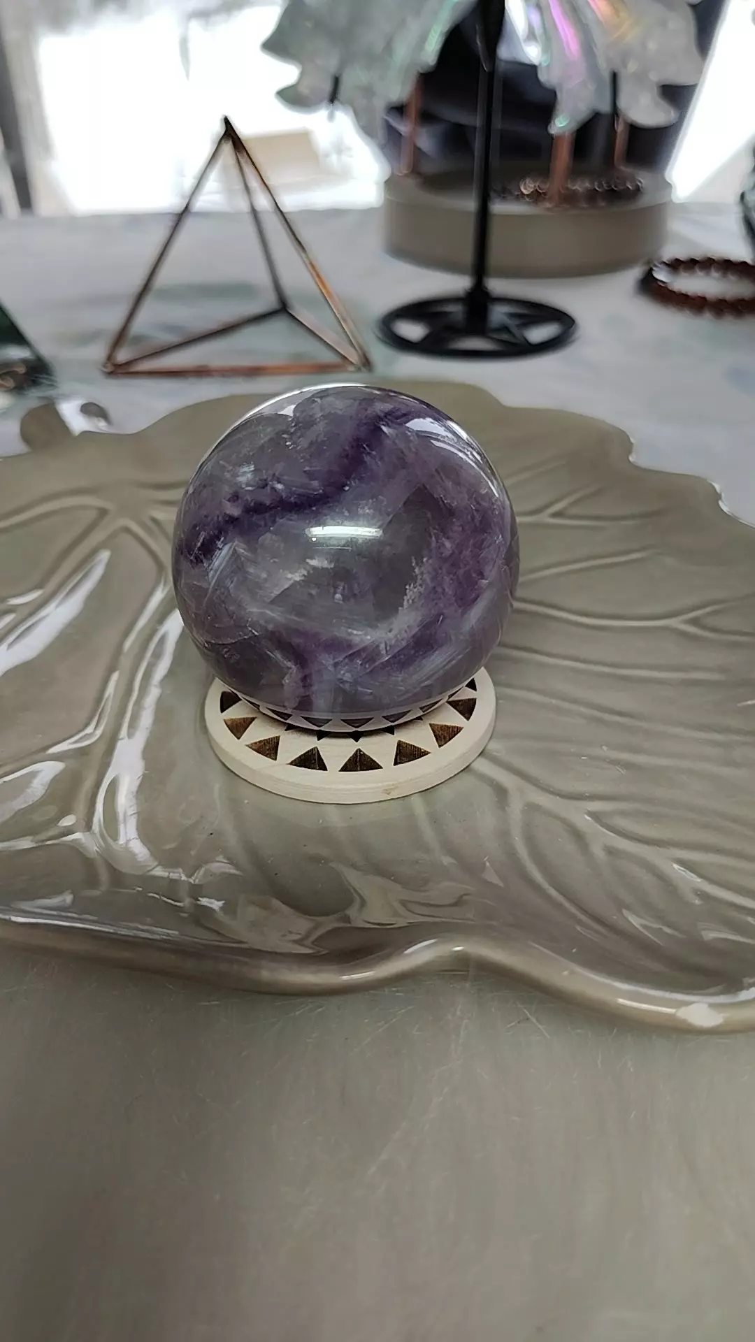 plant/fluorite sphere with holder-0