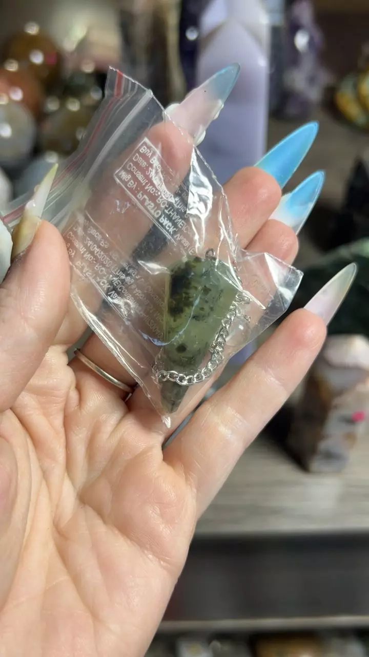 plant/Prehnite Pendulum-0