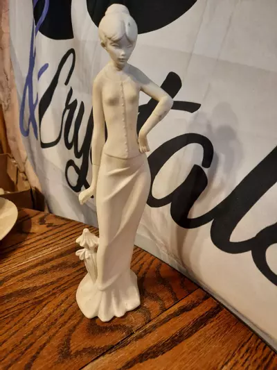 plant/Woman-0-thumbnail