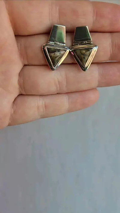 plant/Jasper Hinge Triangle Posts-0-thumbnail