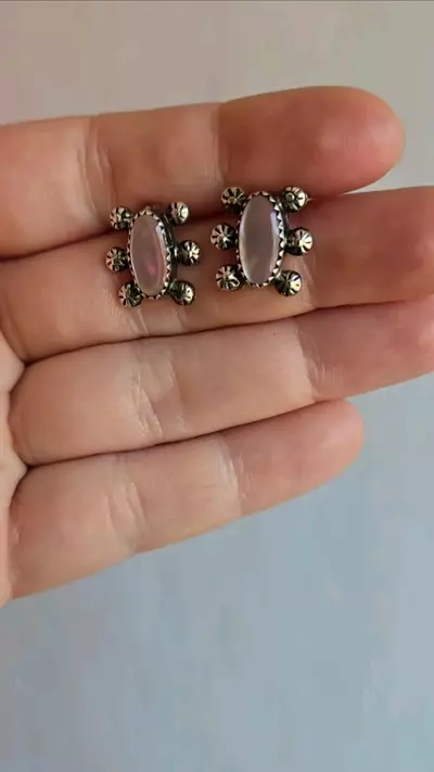 plant/Pink Mother of Pearl Posts-0-thumbnail