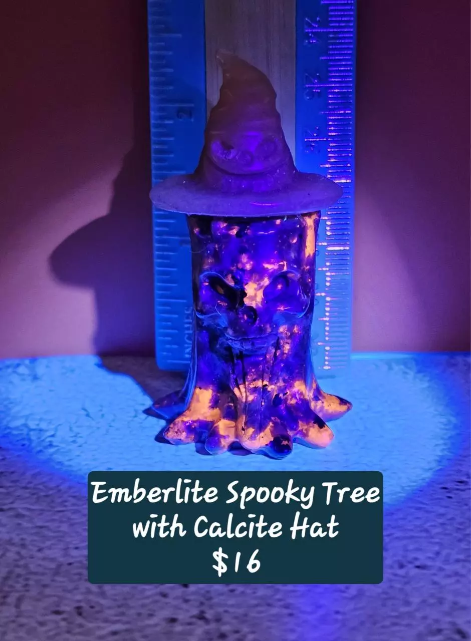 plant/Emberlite Tree Stump with Calcite hat.-1