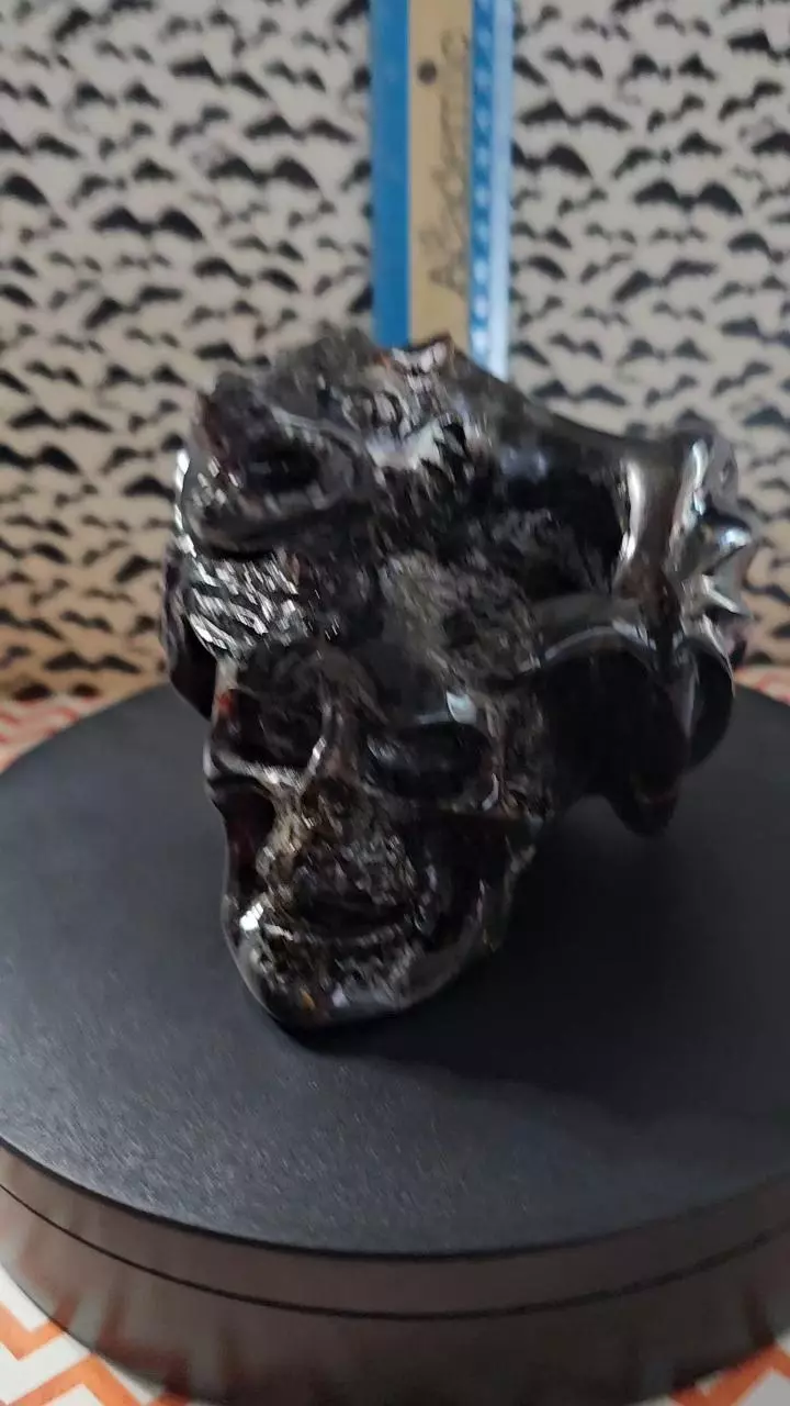 plant/Indonesian Amber Bat on Skull, Hand carved,  awesome UV reaction-0