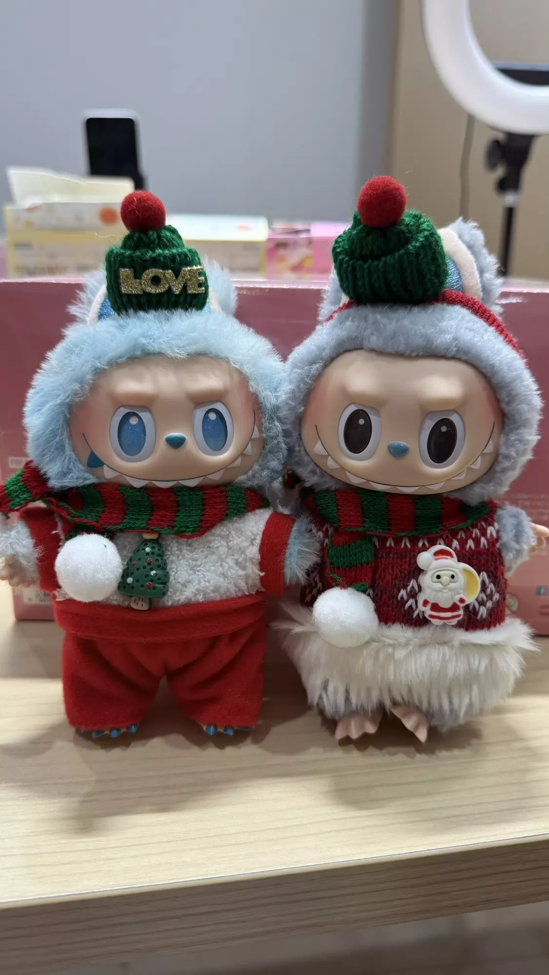 plant/2 Christmas outfits -0
