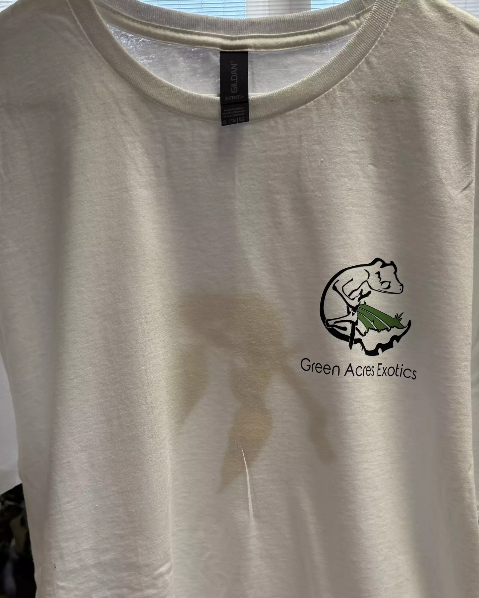 plant/White or Black Green Acres Exotics T shirt with Uroplatus Phantasticus on back-0