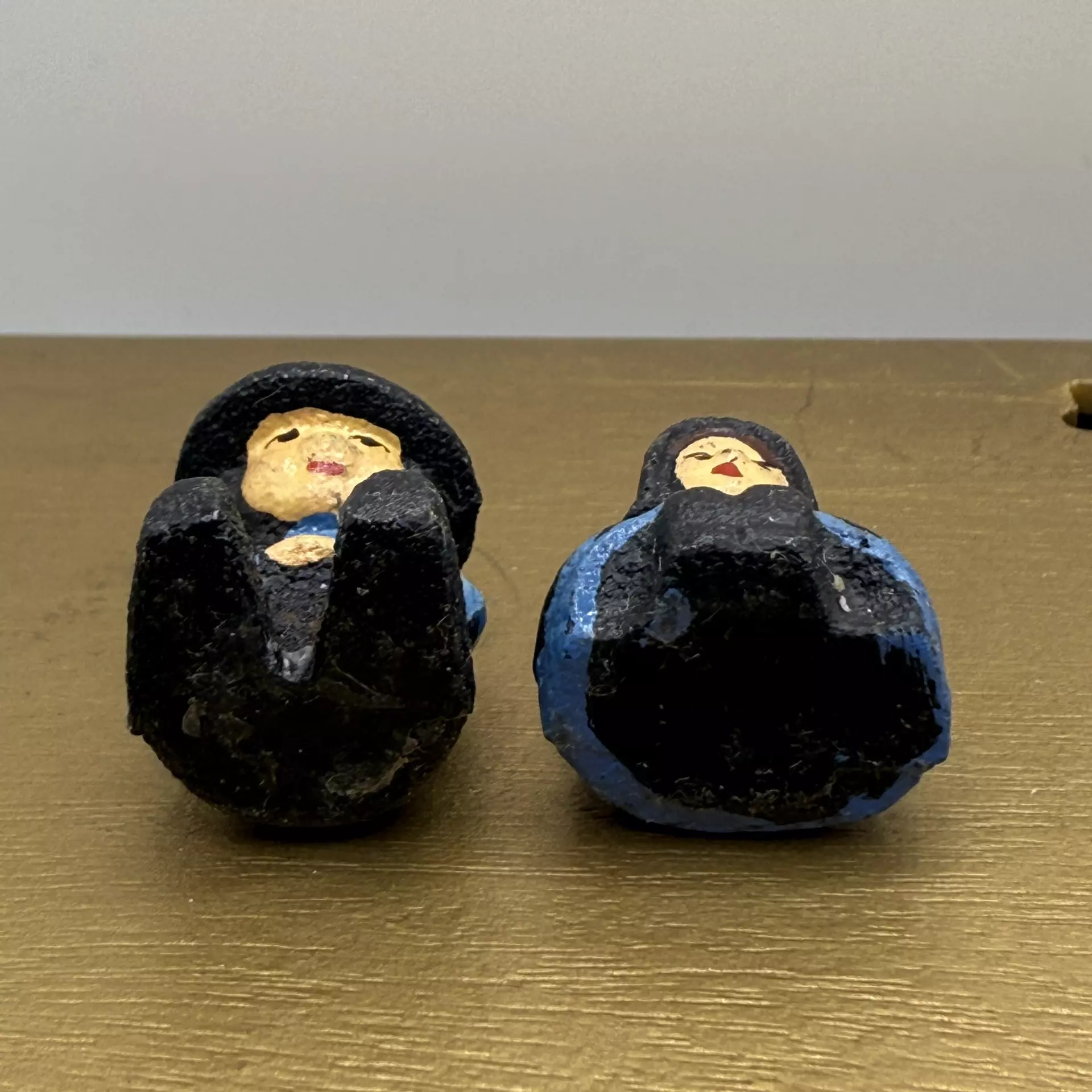 plant/Cast Iron Miniature Amish Man and Woman Vintage Couple 1" High Dollhouse-4