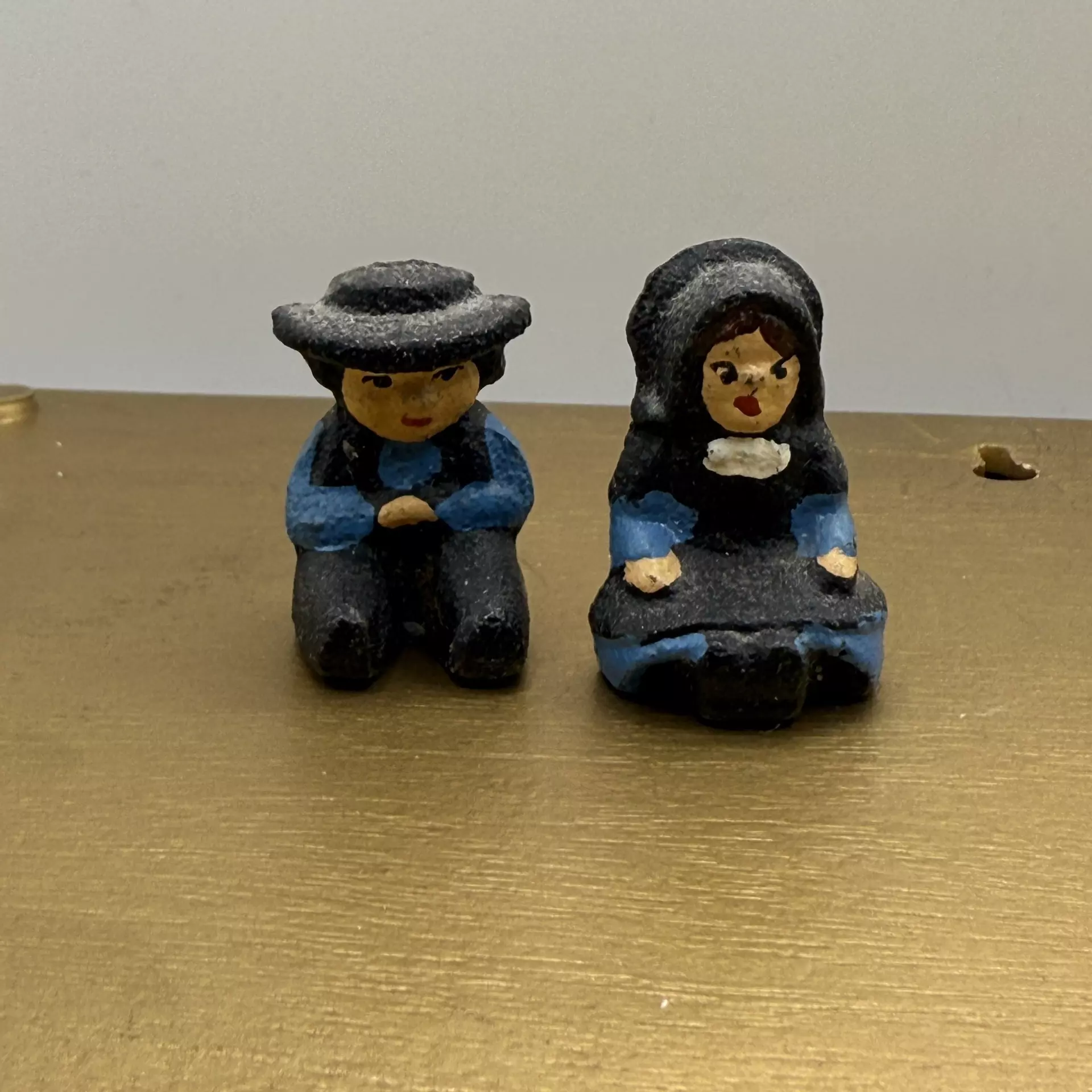 plant/Cast Iron Miniature Amish Man and Woman Vintage Couple 1" High Dollhouse-0