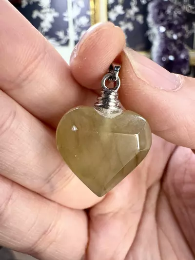 plant/$10| Green Jade Heart Pendant #2-0-thumbnail