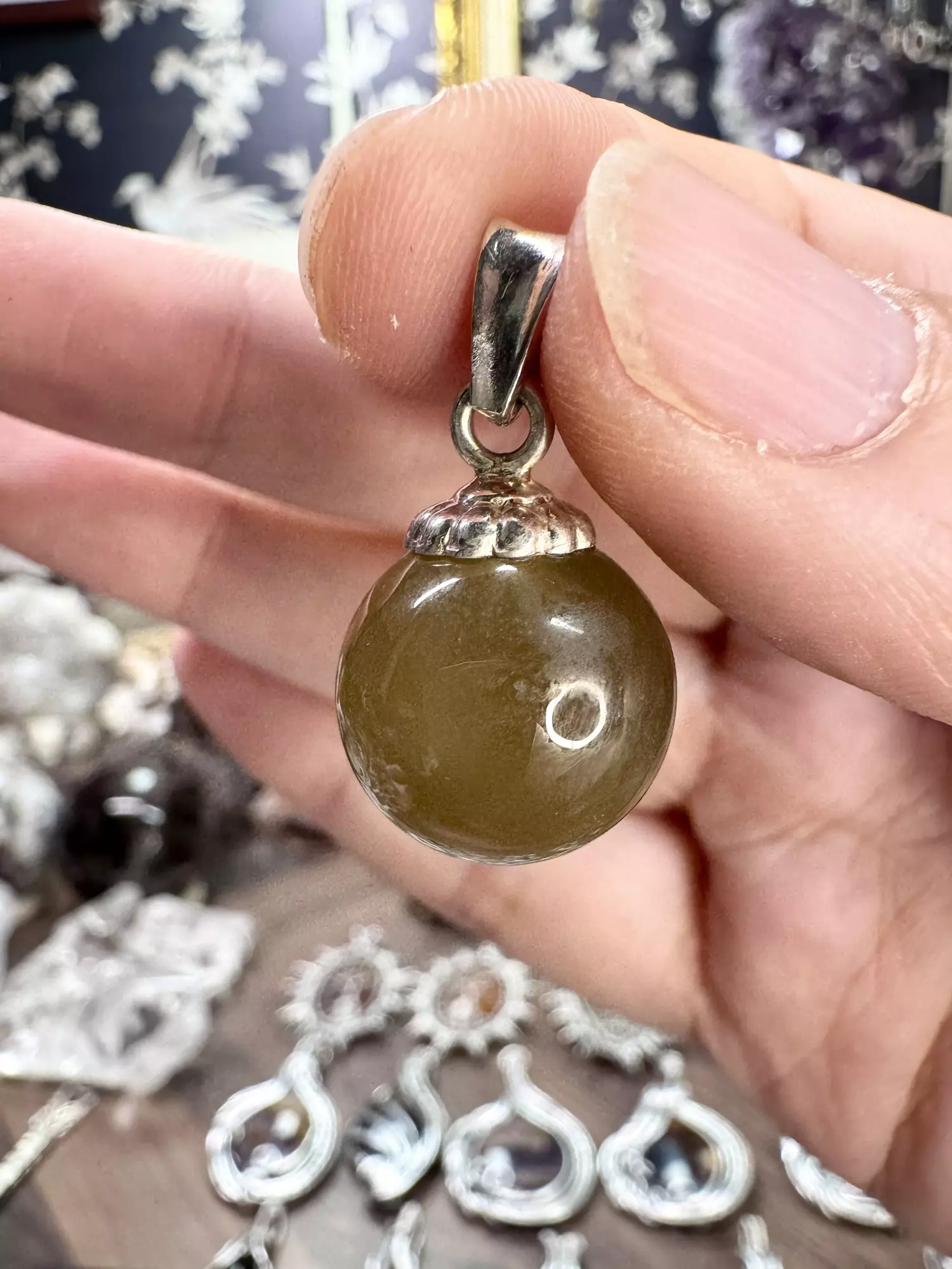 plant/$10| Green Jade Pendant #3-0