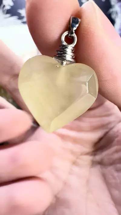 plant/$10| Green Jade Heart Pendant #1-1-thumbnail