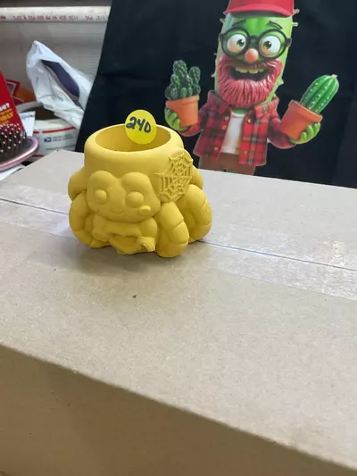 plant/240 yellow spidey-0-thumbnail