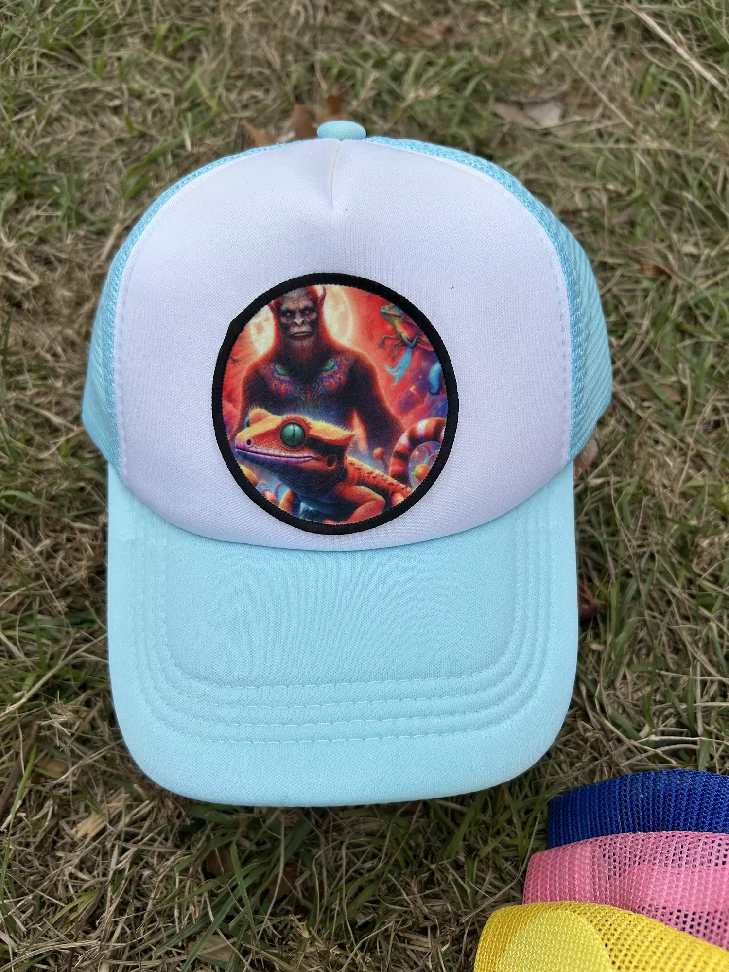 plant/Blue gecko and Bigfoot trucker hat -0