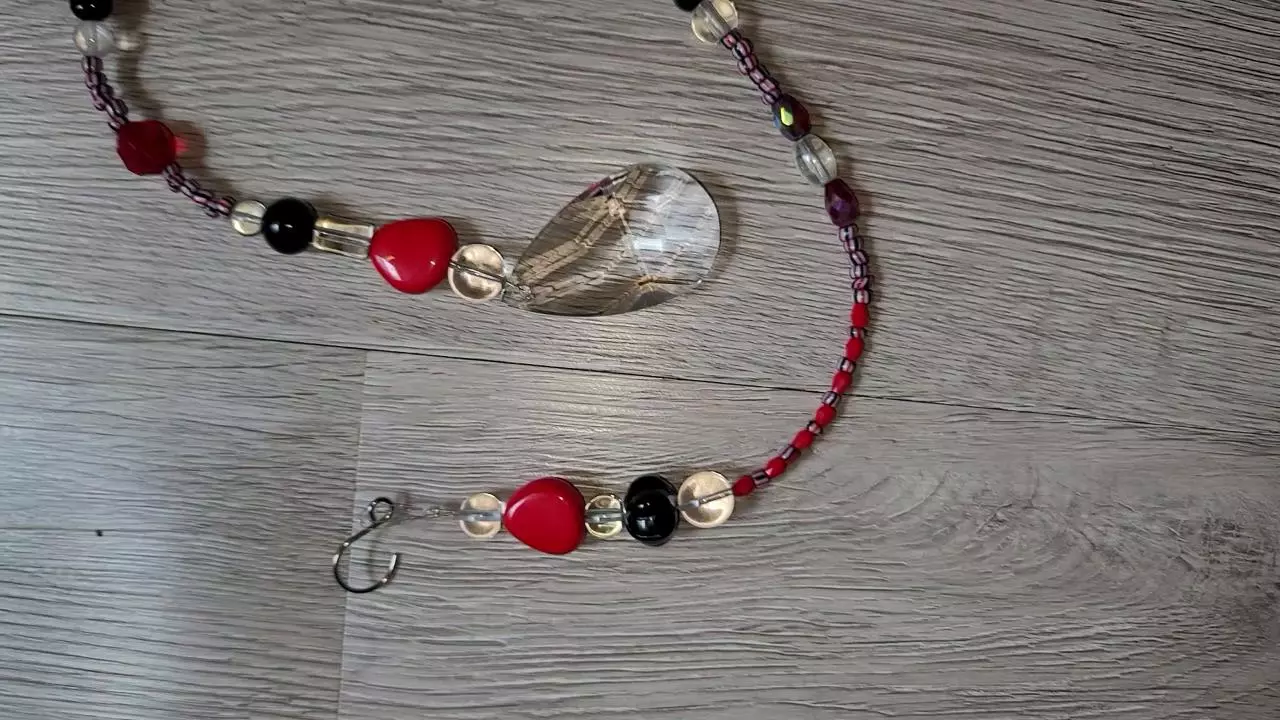 plant/Black/ Red Crystal Dangle-1
