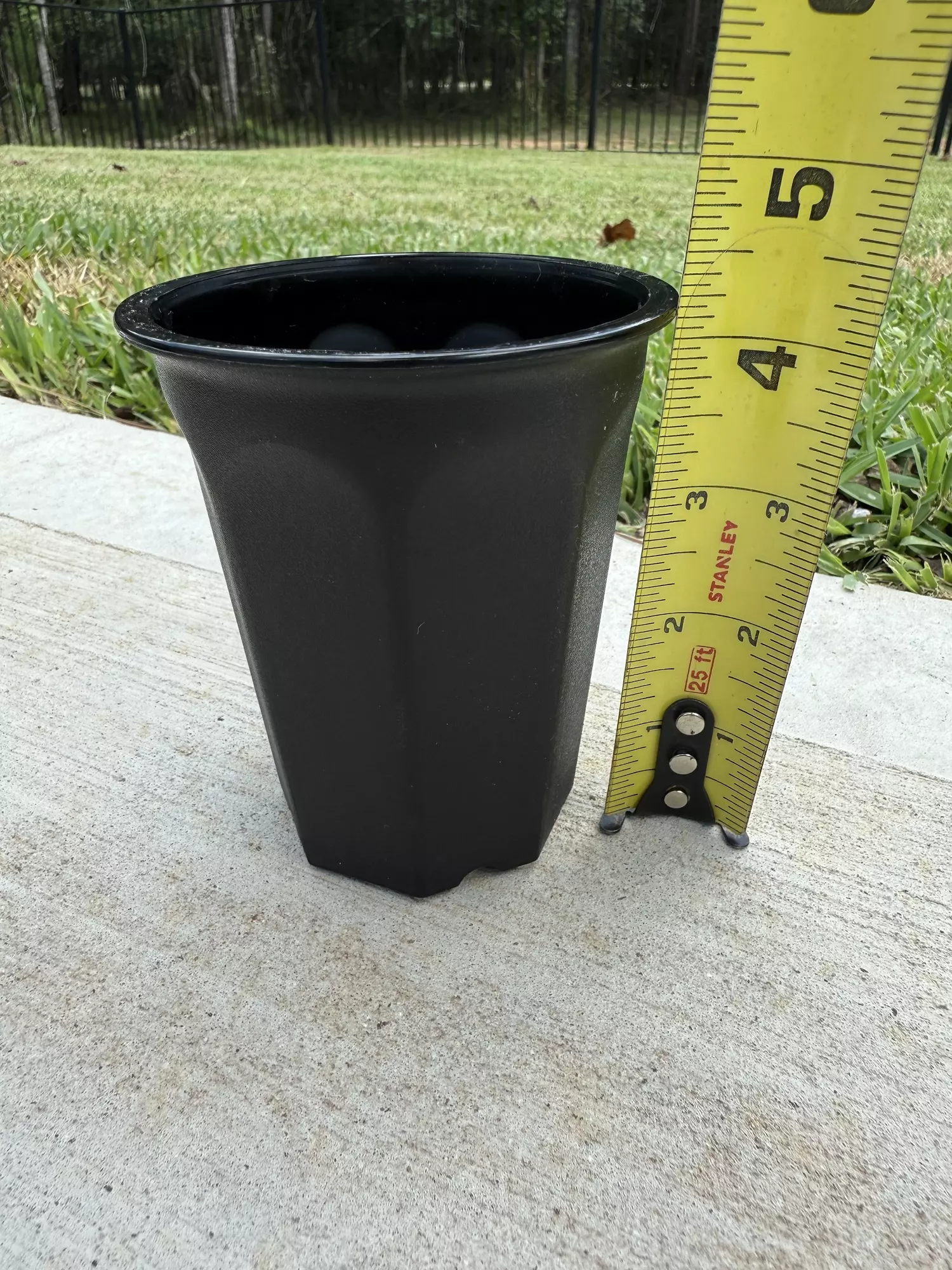 plant/3.5” HEAVY DUTY PLASTIC POT-1