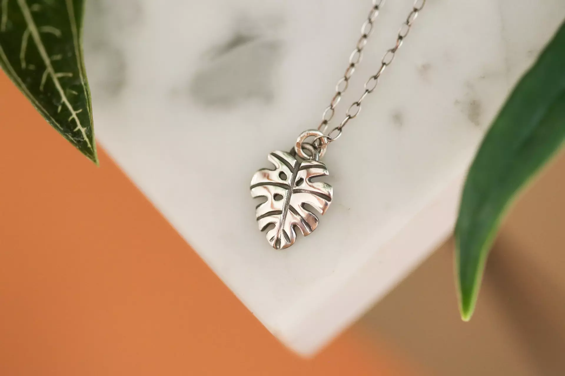 plant/Mini Monstera Necklace #1-0