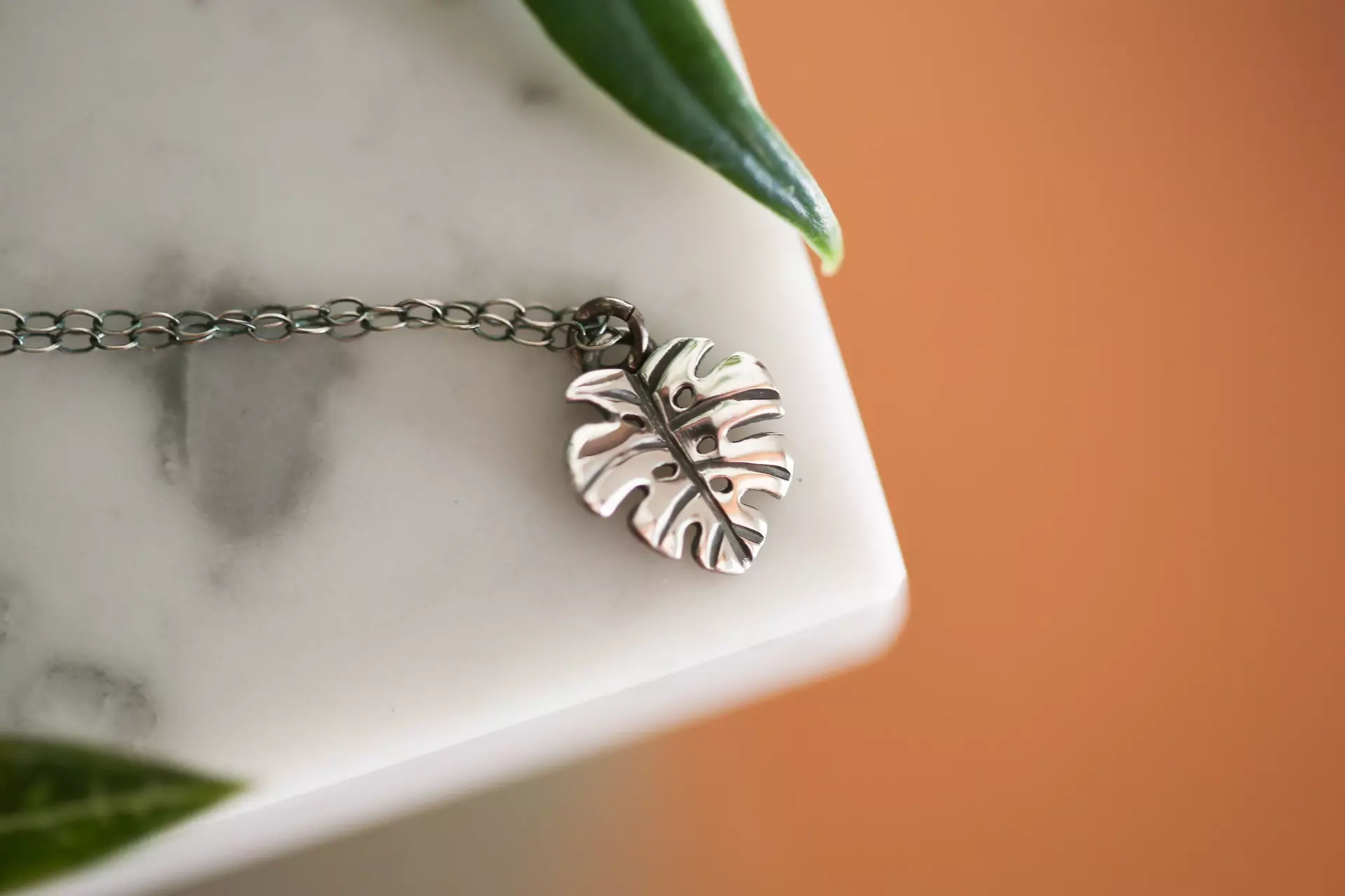 plant/Mini Monstera Necklace #2-0