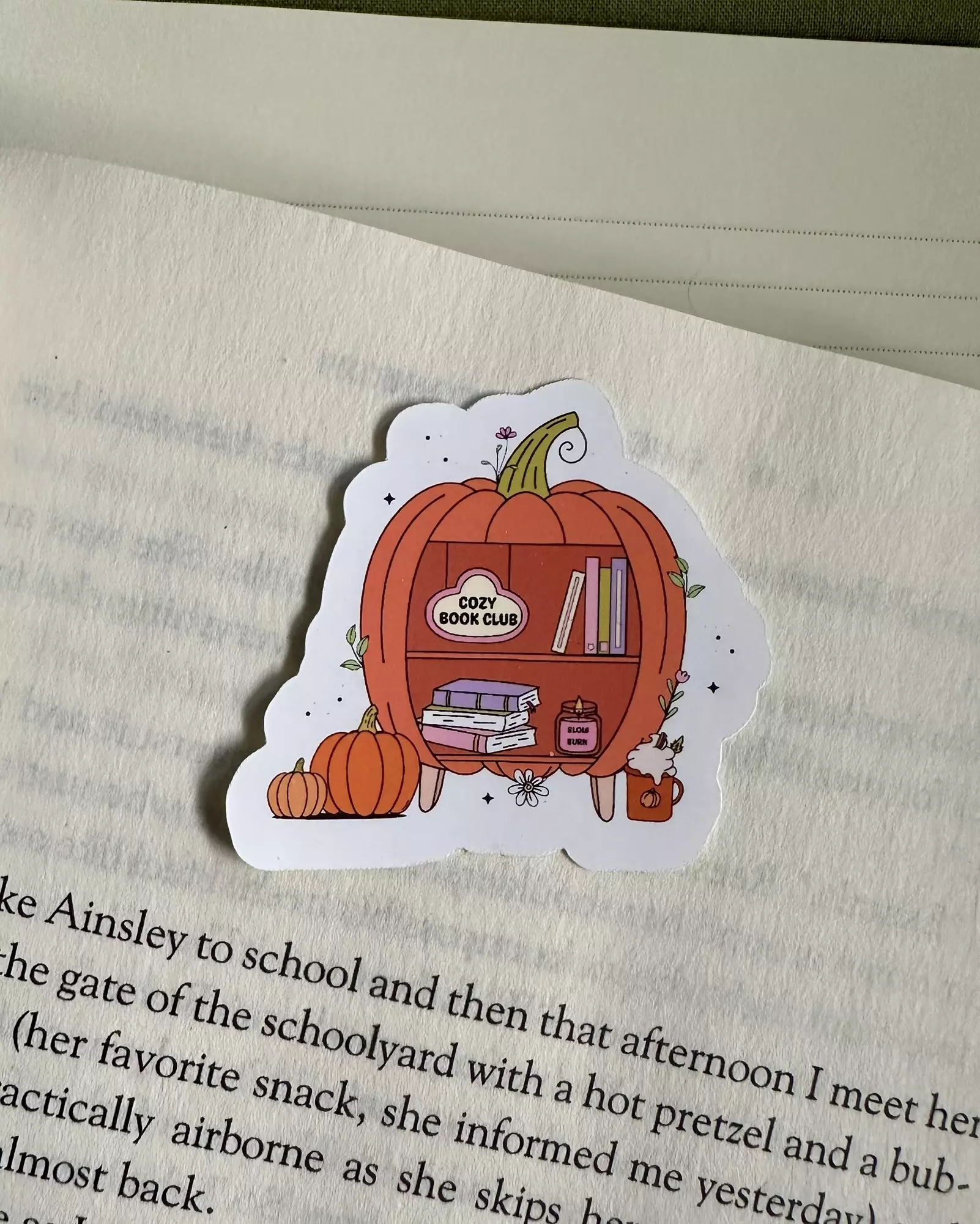 plant/Pumpkin bookshelf sticker-0