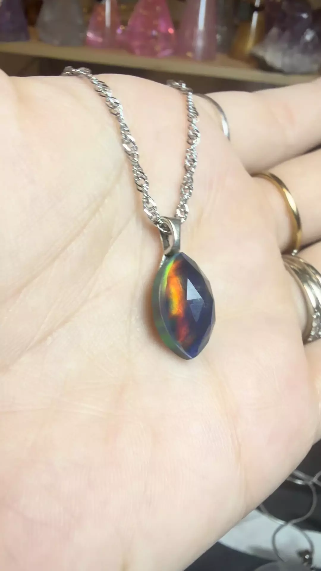 plant/rainbow rose cut aurora opal necklace-1