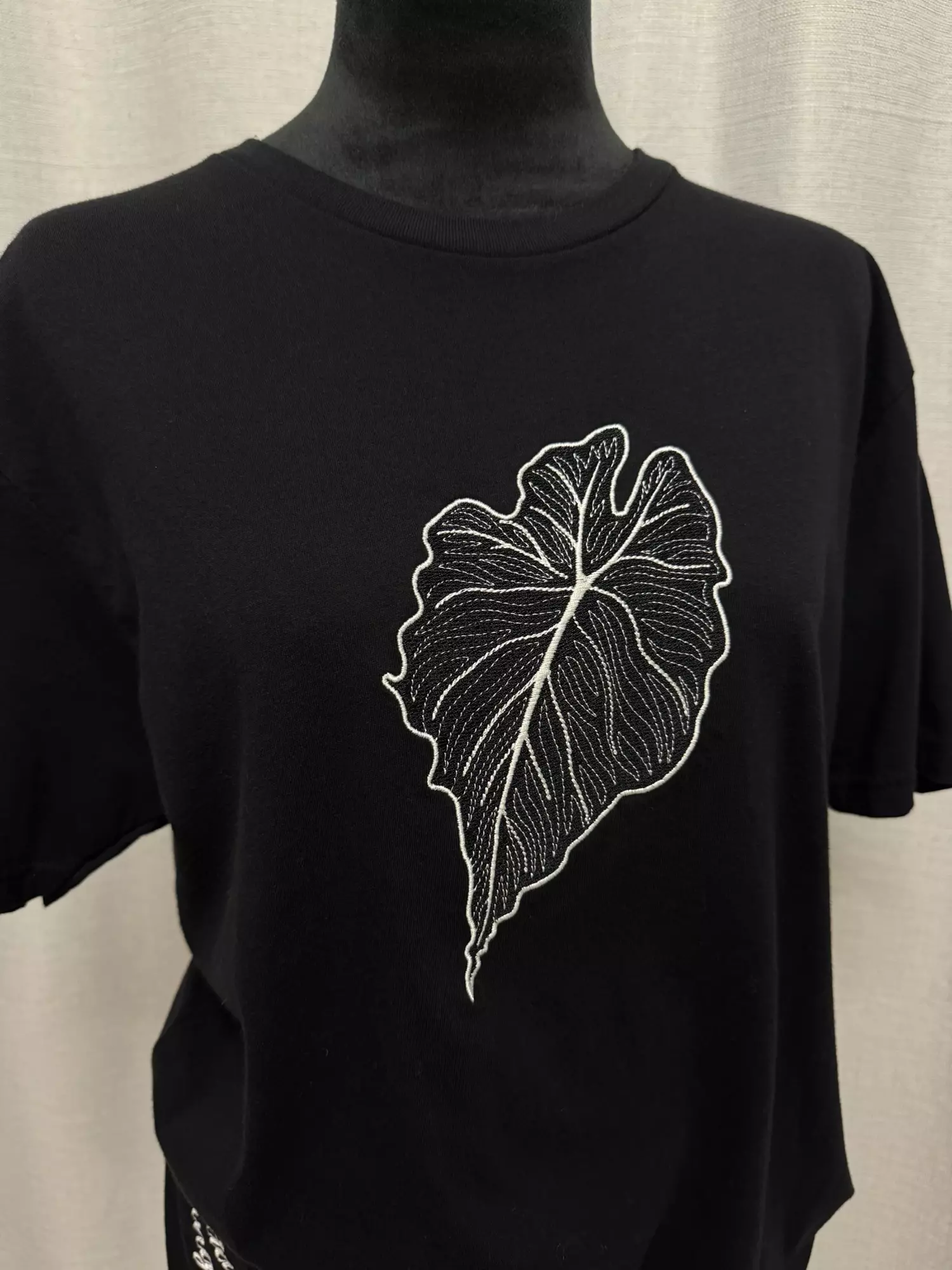 plant/Alocasia’Venom’ - Medium - Black - Shirt-0