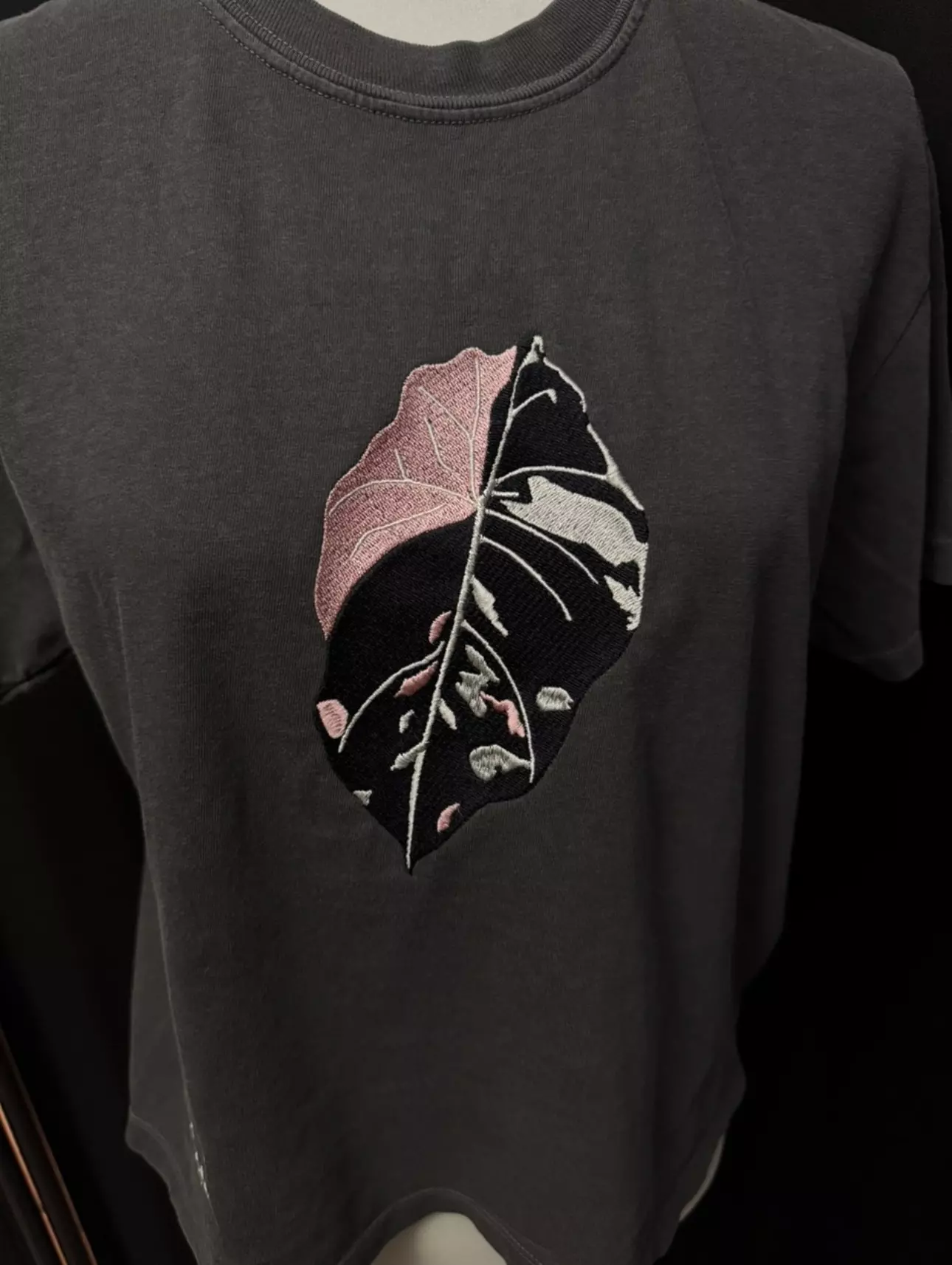 plant/Alocasia Pink Black Velvet - XXL- Grey - Boxy Shirt-1