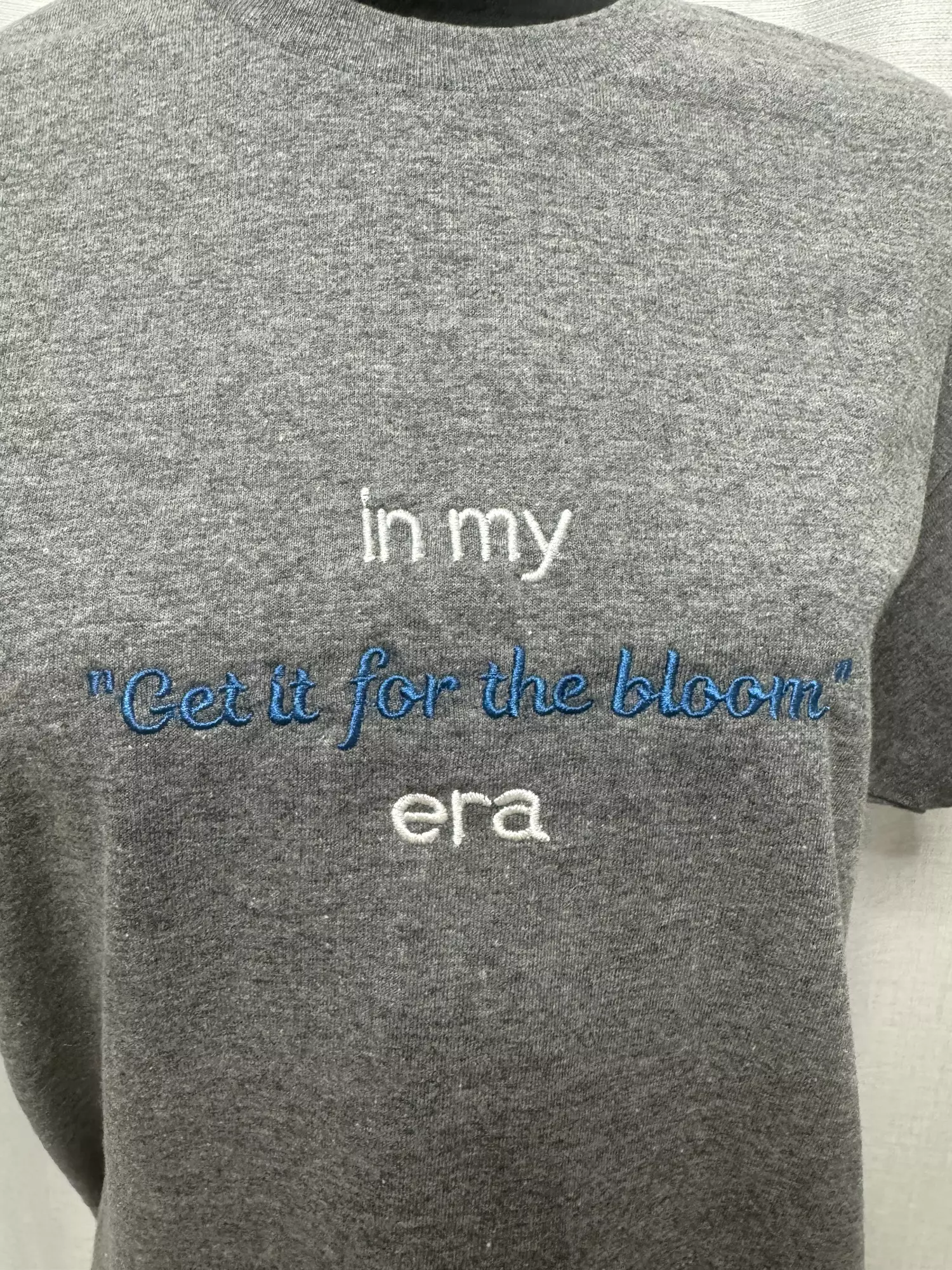 plant/Hoya Bloom Era - Medium- heather grey- Shirt-1