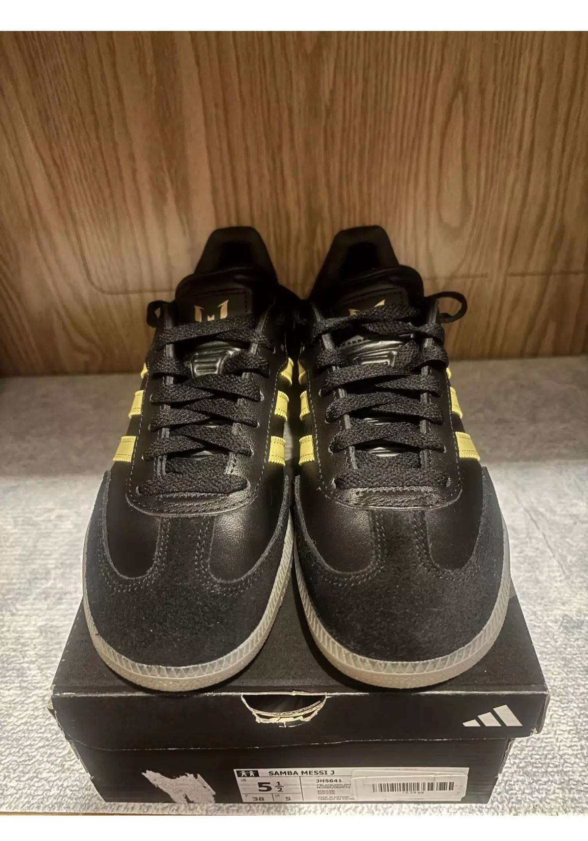 plant/Adidas Samba NWB Youth 5.5 Women’s 7-1