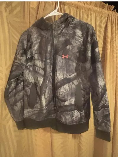 plant/UnderAmour Women’s Size SM pre-owned-0-thumbnail