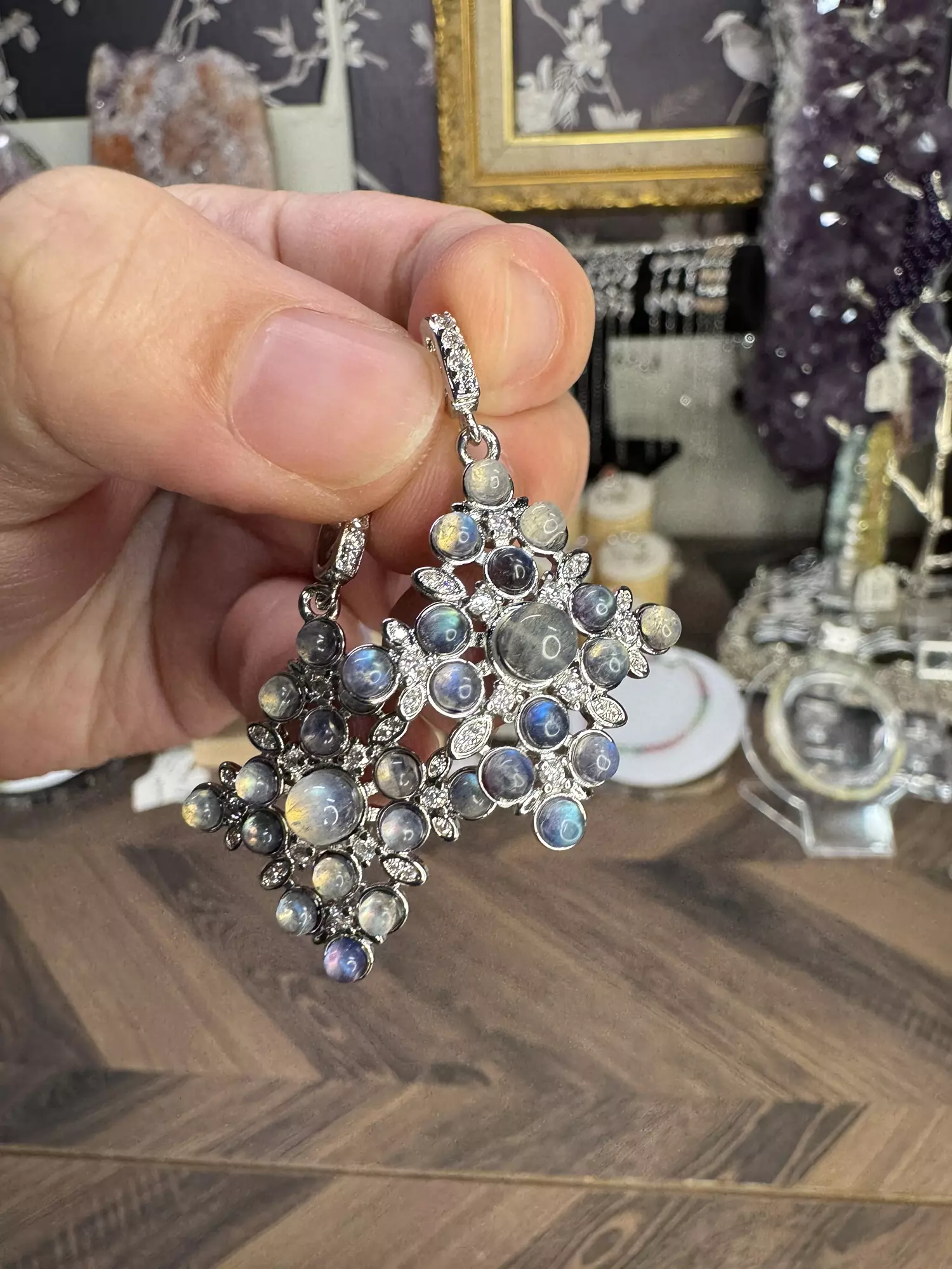 plant/$10| Lab Pendant w. Free Chain Style #3-0