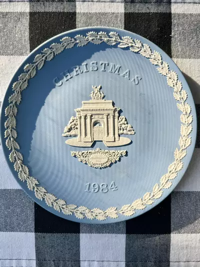 plant/Wedgwood Xmas plate 1984 (was $15)-0-thumbnail