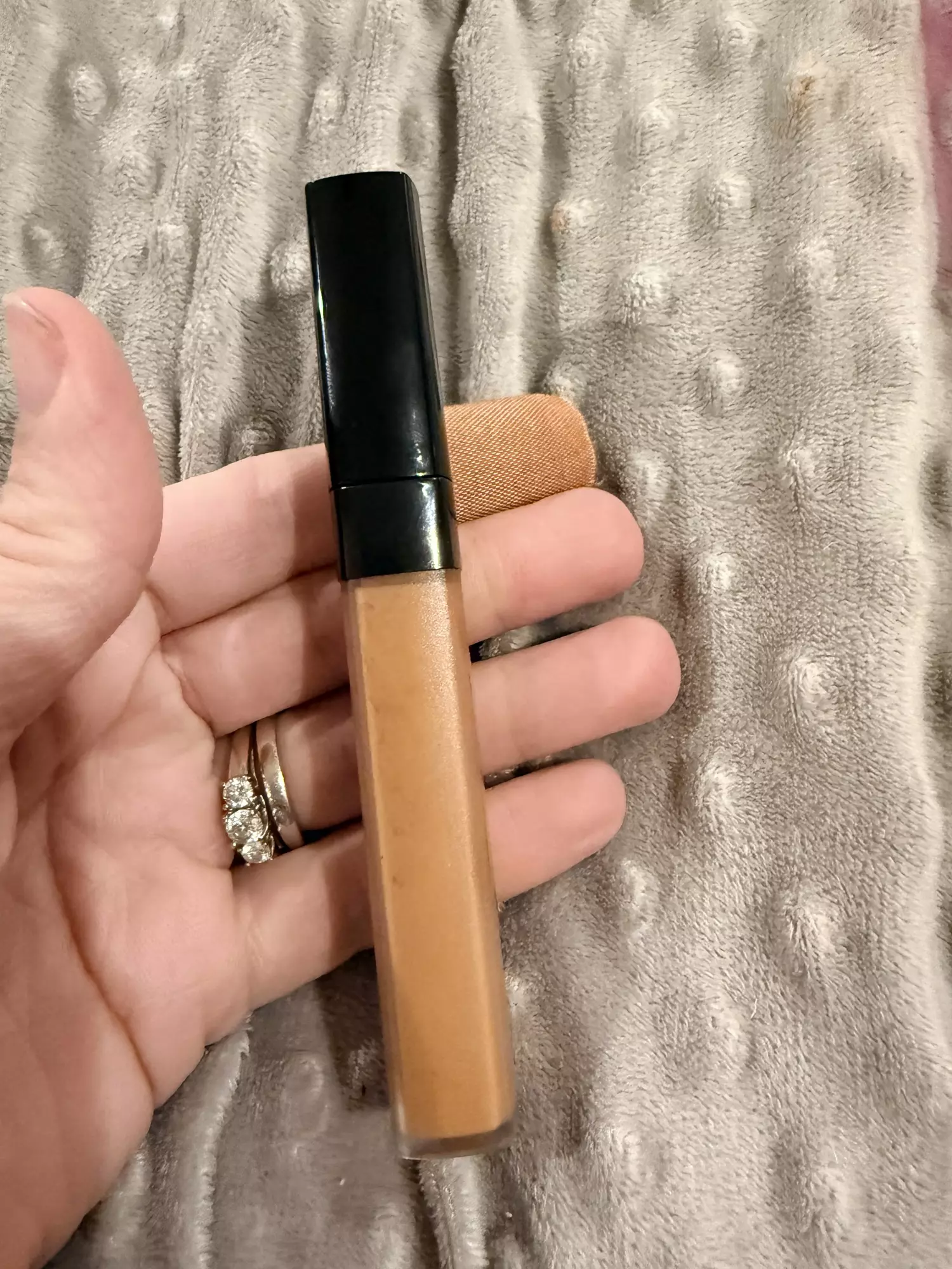 plant/Chanel councealer B90-0