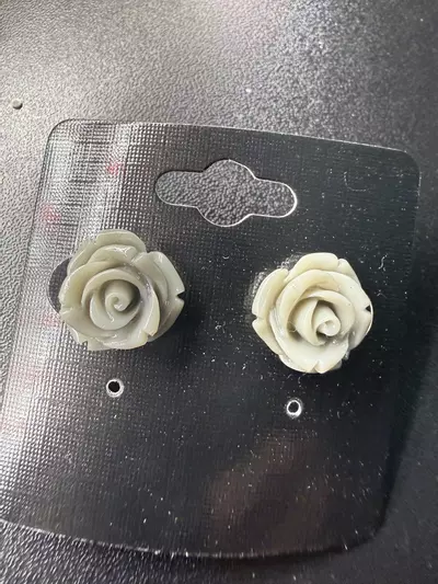 plant/Grey Rose Earrings -0-thumbnail