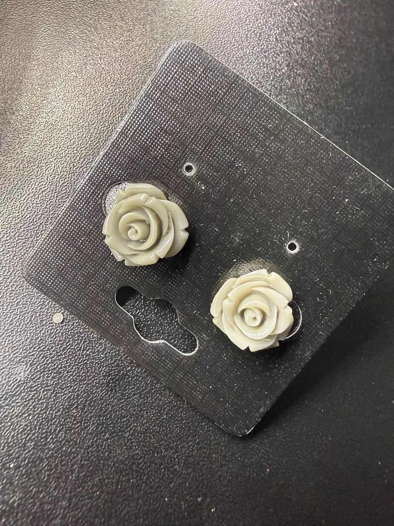 plant/Grey Rose Earrings -0