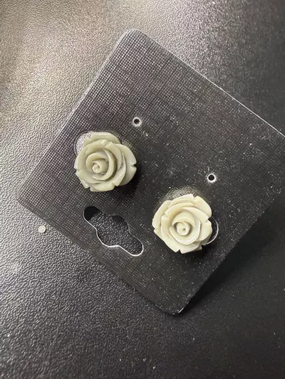plant/Grey Rose Earrings -0-thumbnail