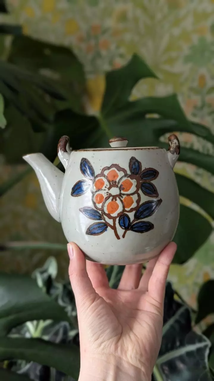 plant/Vintage teapot, likely made in Japan (unmarked)-0