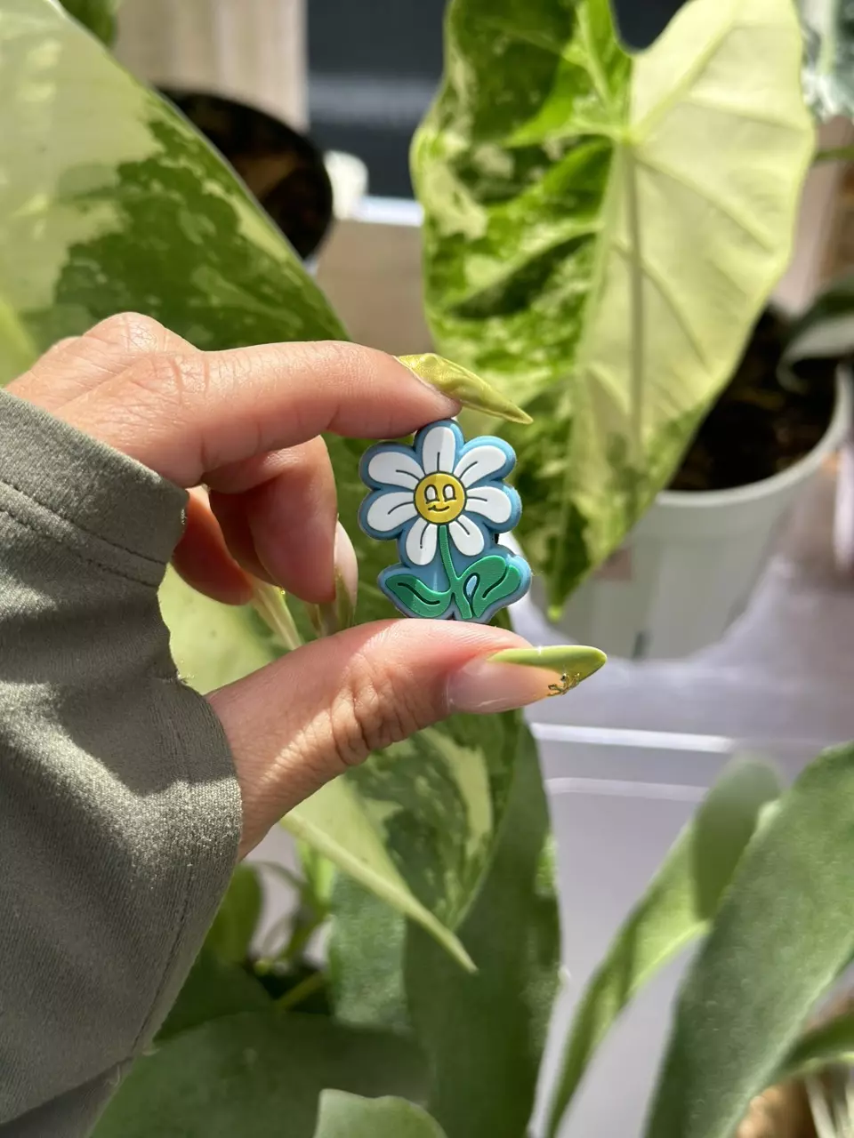 Flower croc charm thumbnail