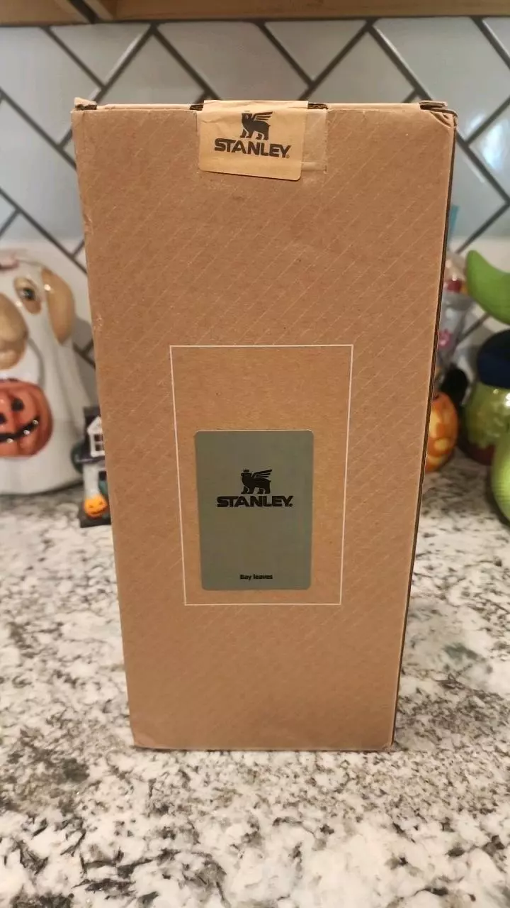 40 oz Bay leaves Stanley in box thumbnail