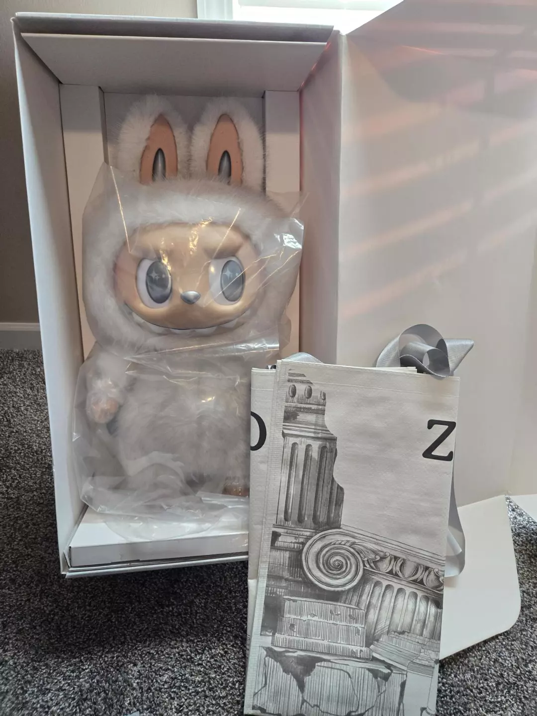 POPMART ANGEL IN THE CLOUDS ZIMOMO WITH CARRYING BAG thumbnail