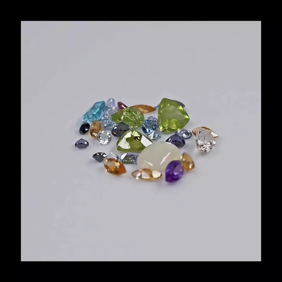 #43 Mixed Unknown Gemstone Lot app. 4.02 ctw. thumbnail